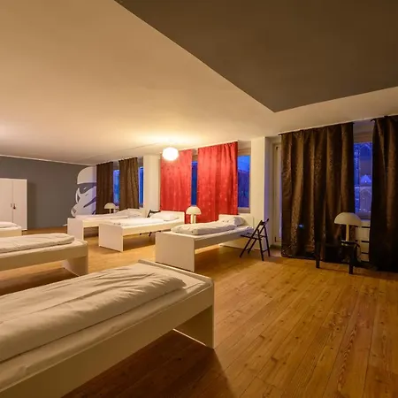 Hardrock Motown Dom Hostel *